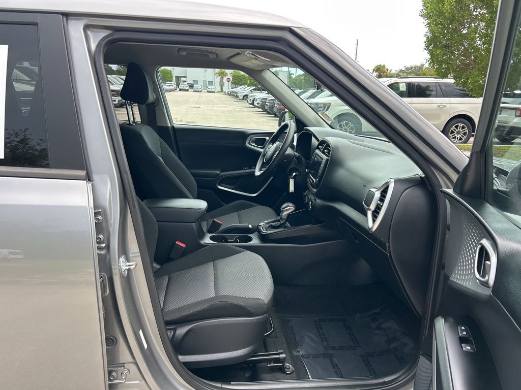 2023 Kia Soul LX photo 30