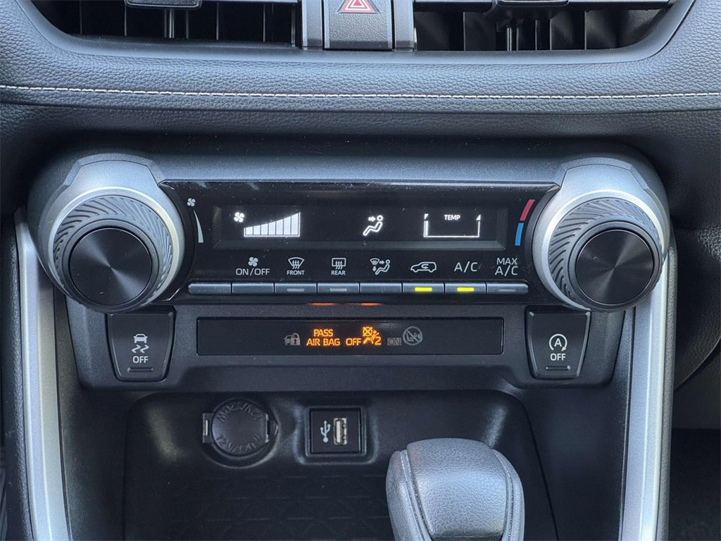 2024 Toyota RAV4 LE photo 4