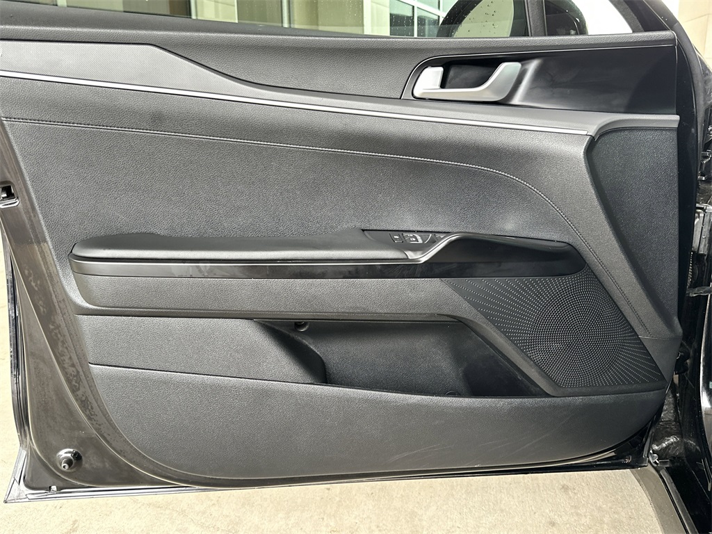 2022 Kia K5 GT-Line photo 10