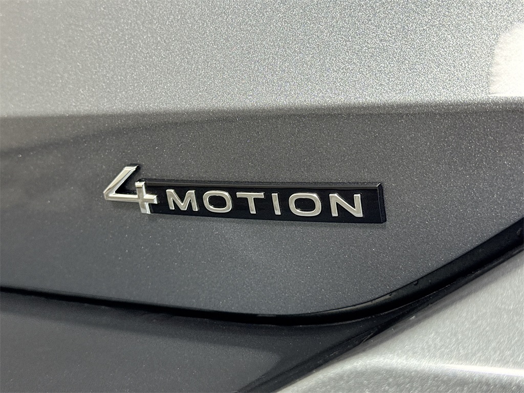 2025 Volkswagen Tiguan SE photo 19