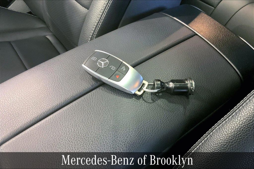 2021 Mercedes Benz GLC 300 4MATIC photo 12