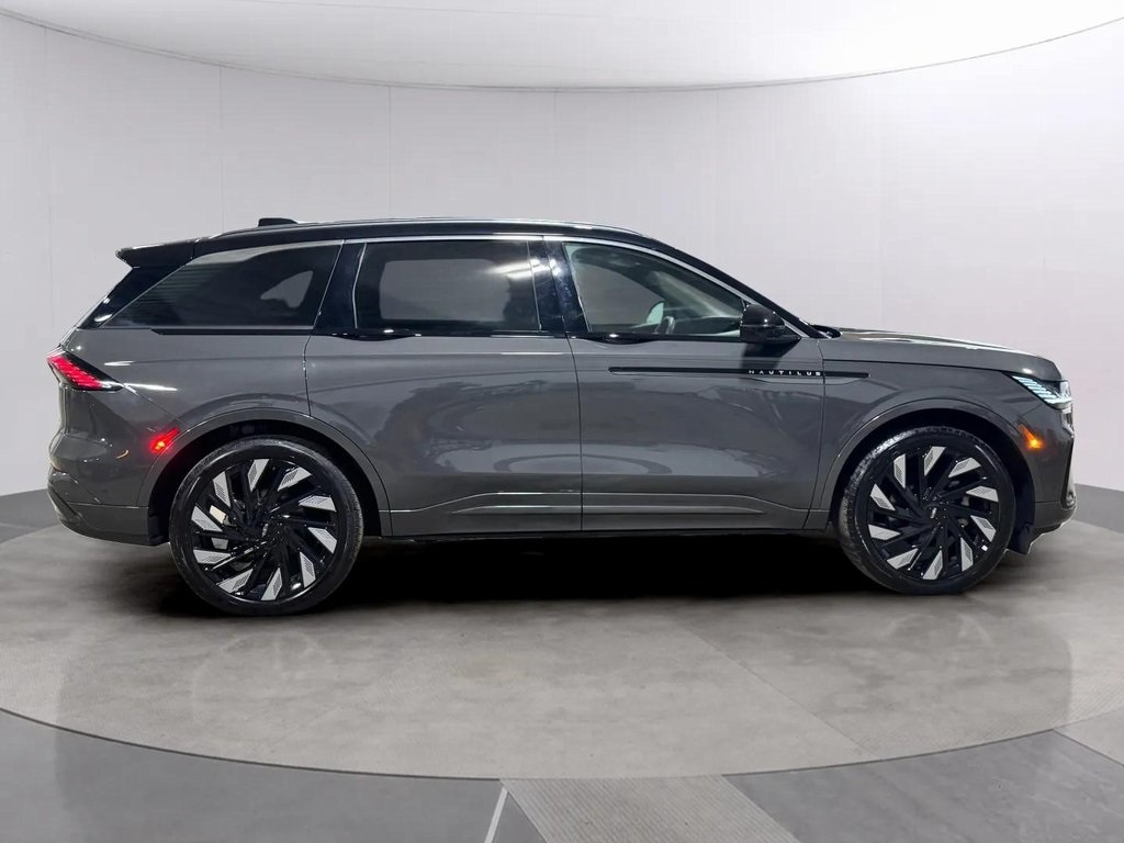 2024 Lincoln Nautilus Black Label photo 3