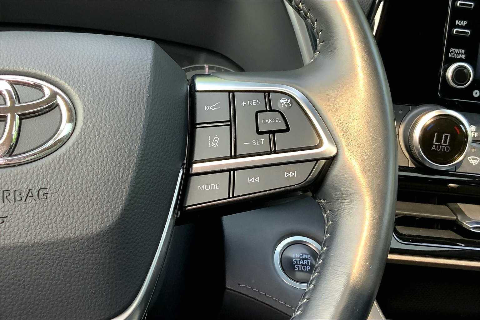 2021 Toyota Highlander XLE photo 24