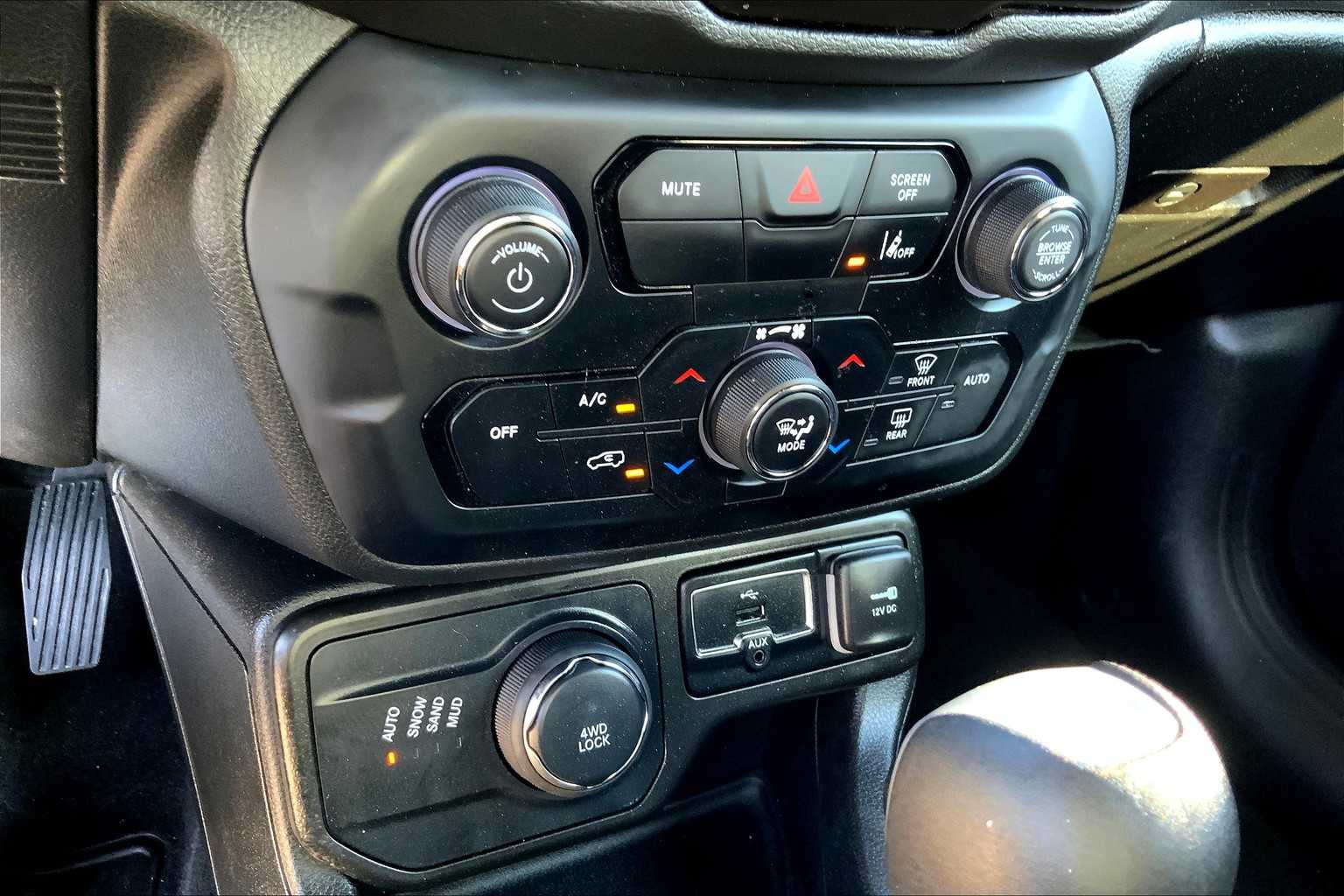2022 Jeep Renegade Altitude photo 30