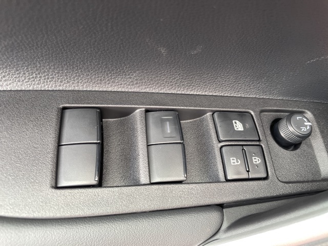 2025 Toyota Corolla Cross XLE photo 15