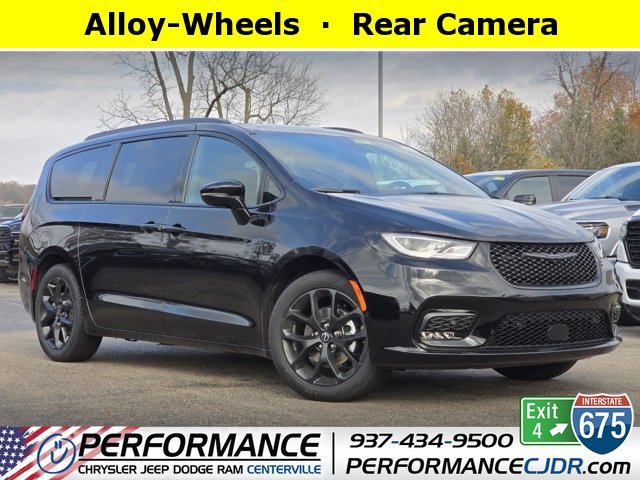 2026 Chrysler Pacifica Select's photo