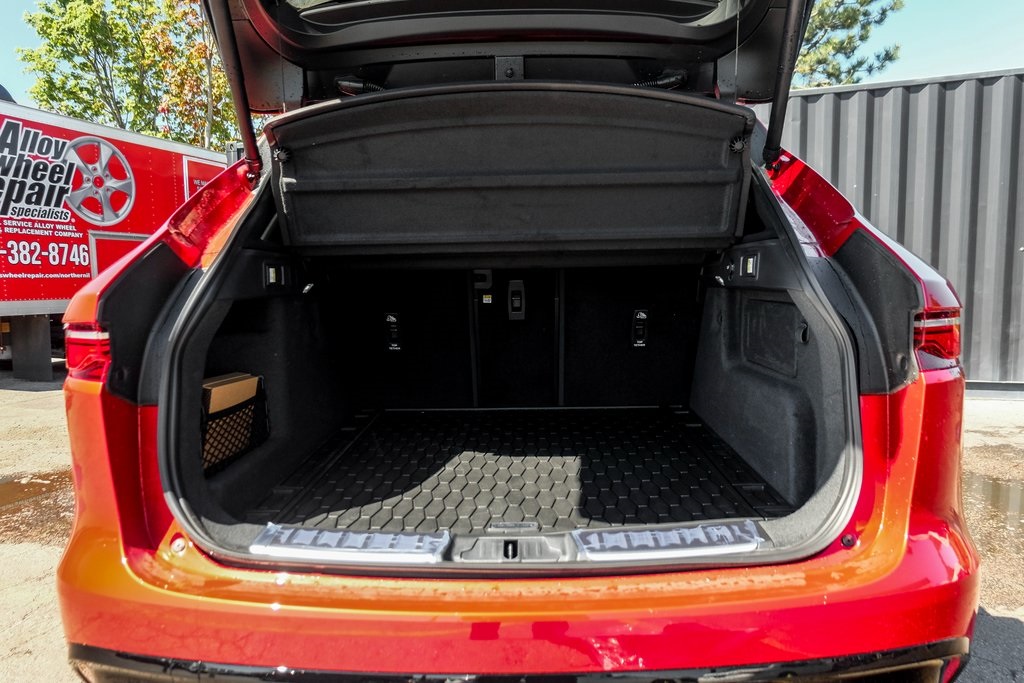 2025 Jaguar F-PACE P400 R-Dynamic S photo 8