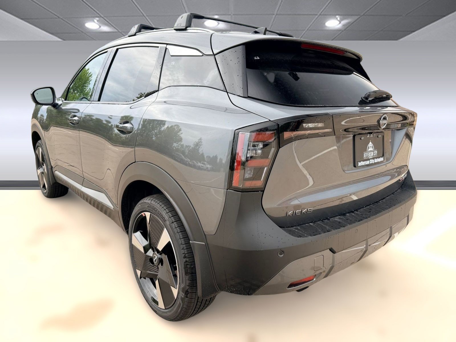 2026 Nissan Kicks SR photo 3