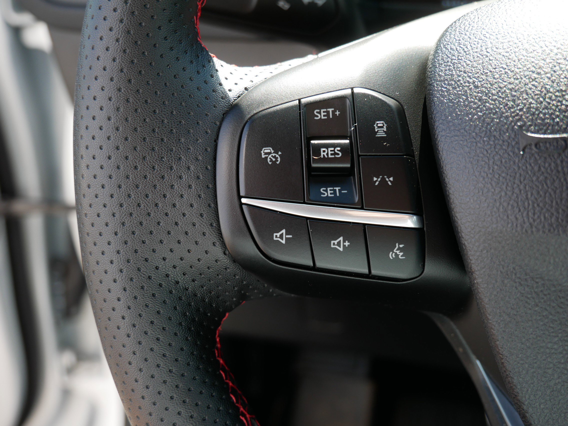 2023 Ford Escape ST-Line Hybrid photo 16