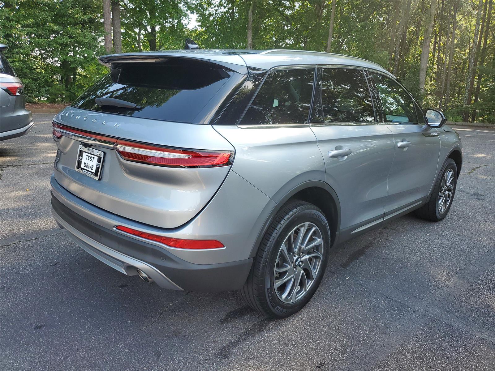 2022 Lincoln Corsair Standard photo 4