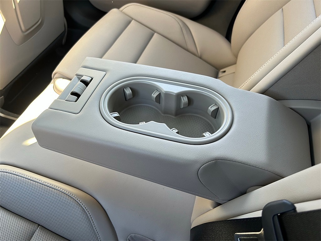 2025 Porsche Taycan 4S photo 30