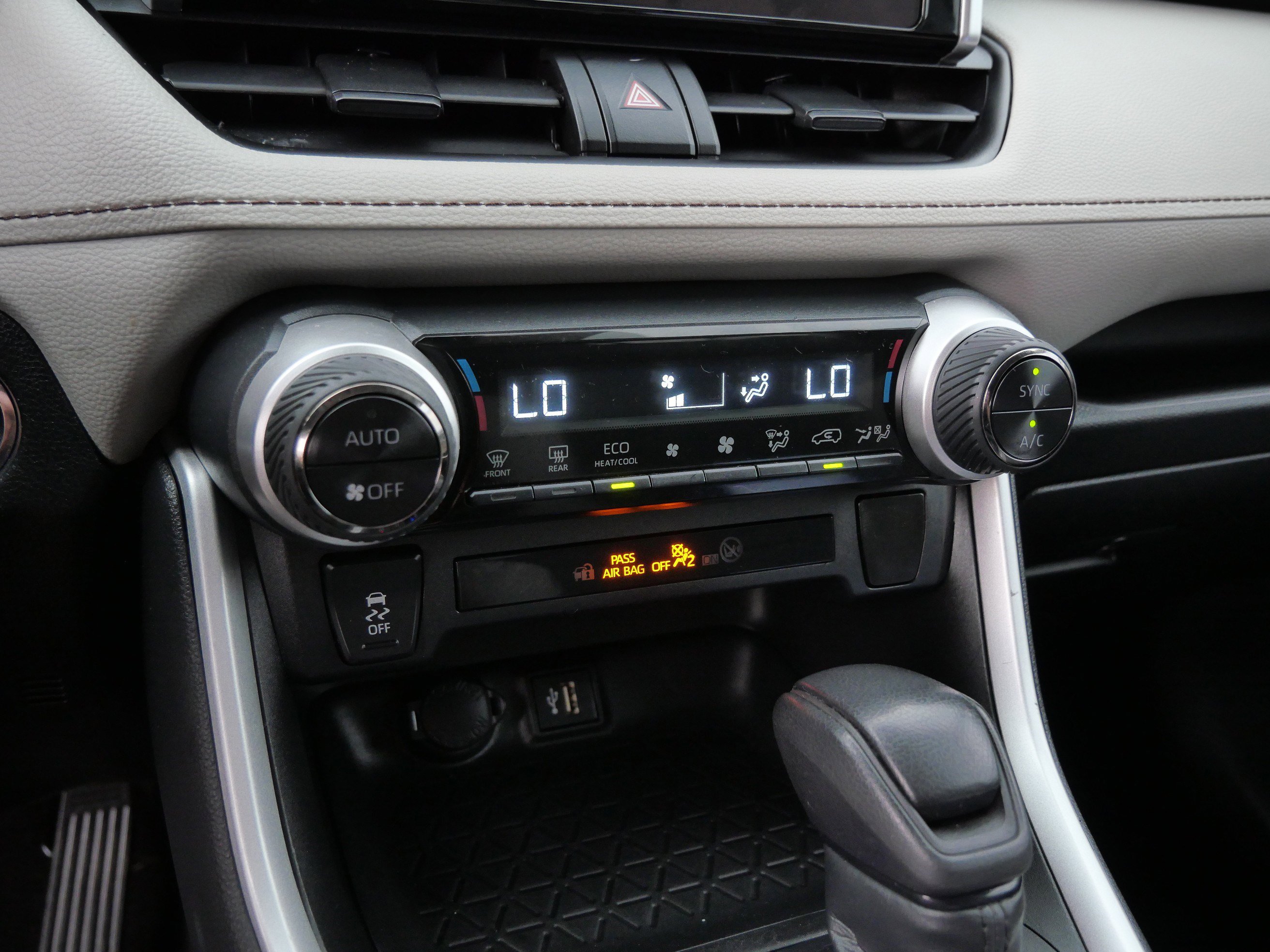 2023 Toyota RAV4 Hybrid XLE photo 22