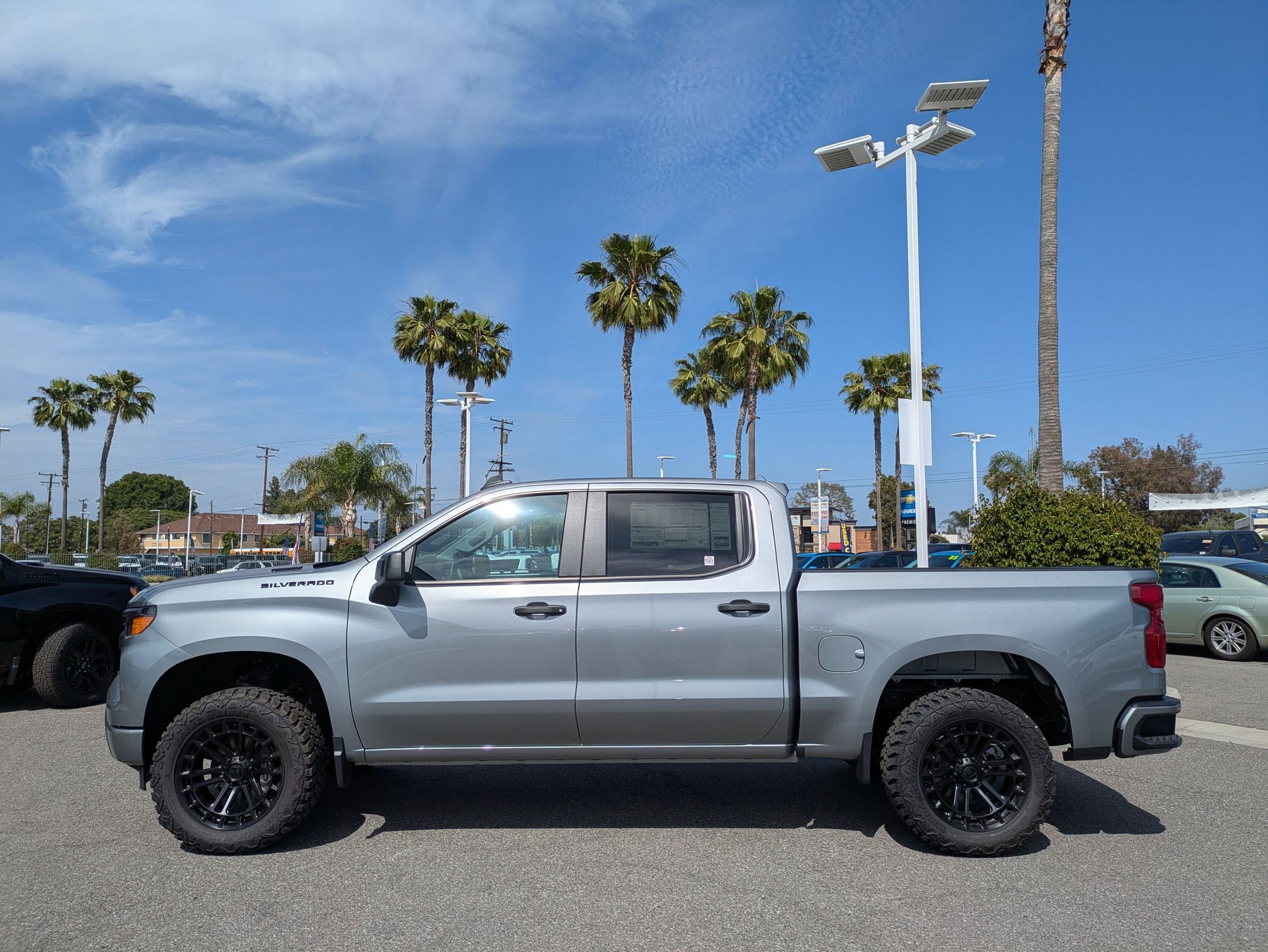 2025 Chevrolet Silverado 1500 Custom photo 2