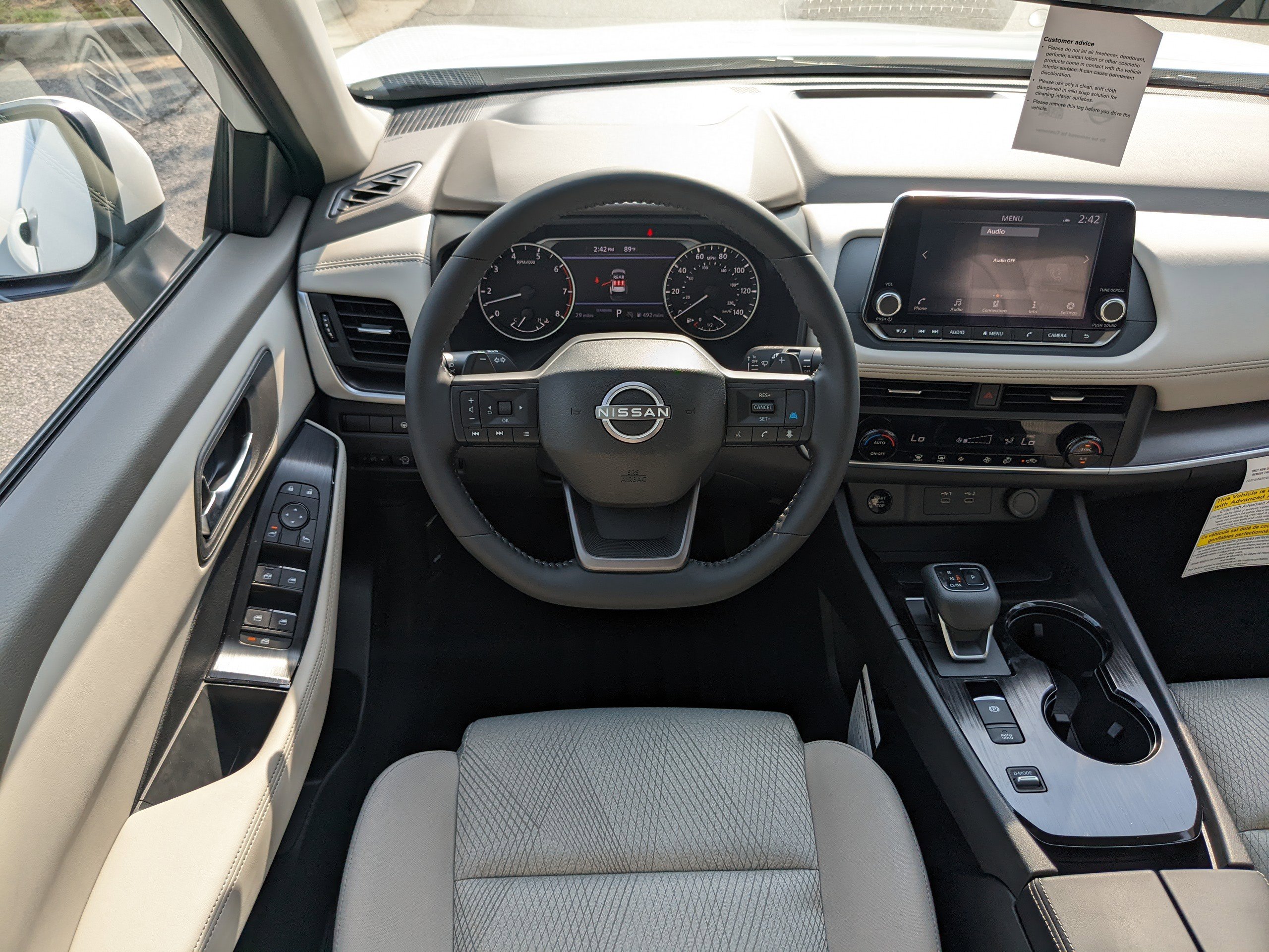 2025 Nissan Rogue SV photo 13