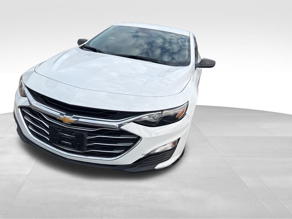 2023 Chevrolet Malibu LS photo 3