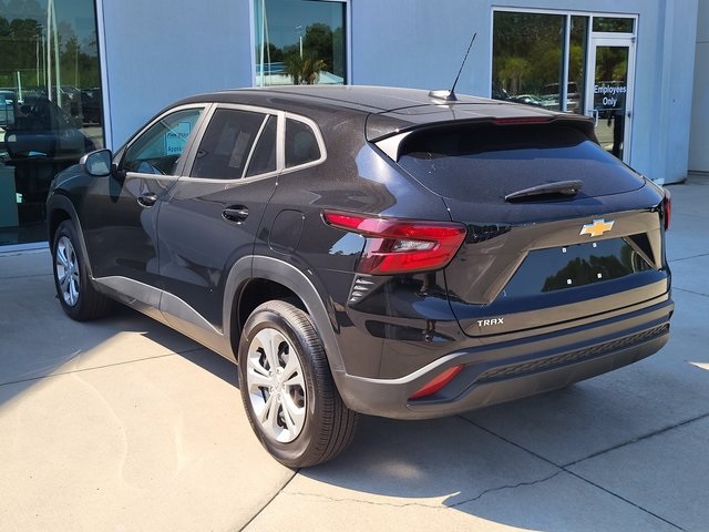 2025 Chevrolet Trax LS photo 3