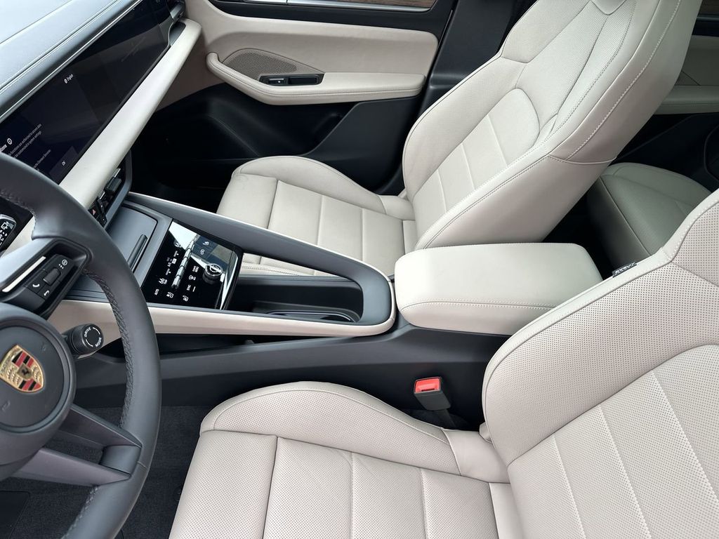 2025 Porsche Macan Electric 4 photo 23