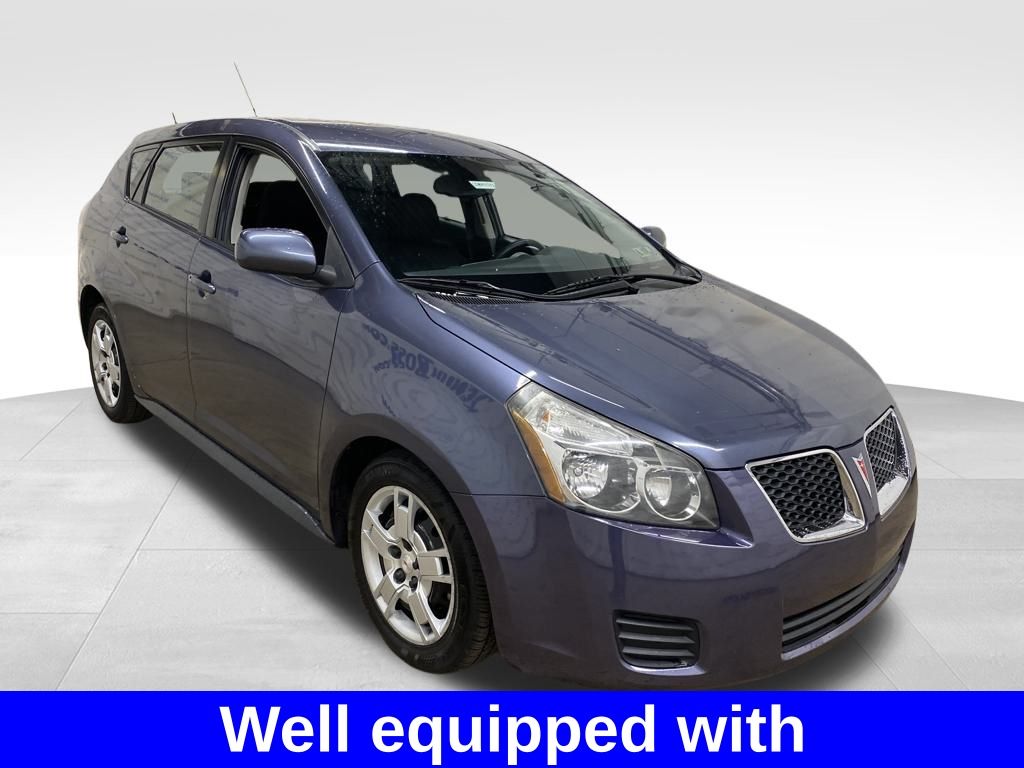 2010 Pontiac Vibe Base photo 2