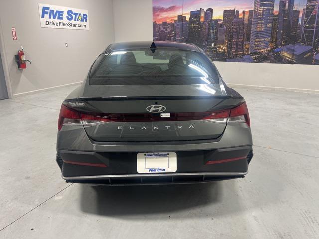 2025 Hyundai Elantra SEL Sport photo 23
