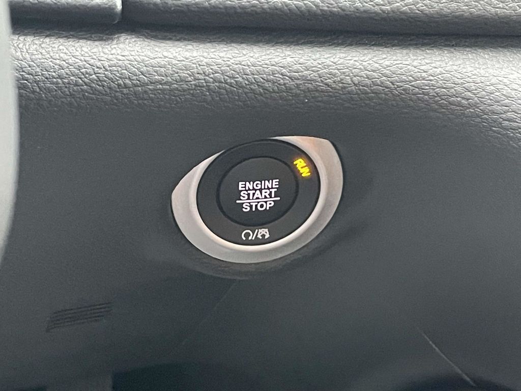 2026 Chrysler Pacifica Pinnacle photo 32