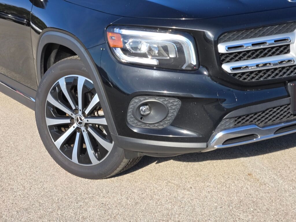 2023 Mercedes Benz GLB 250 4MATIC photo 2