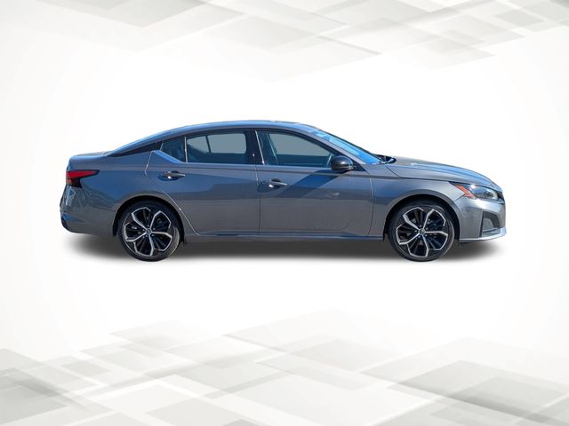 2024 Nissan Altima 2.5 SR photo 3