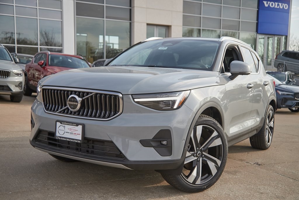 2025 VOLVO XC40 - Image 1