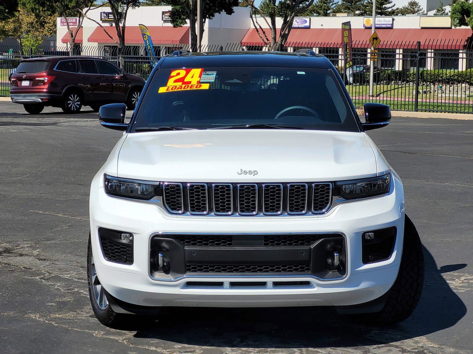 2024 Jeep Grand Cherokee Overland photo 2
