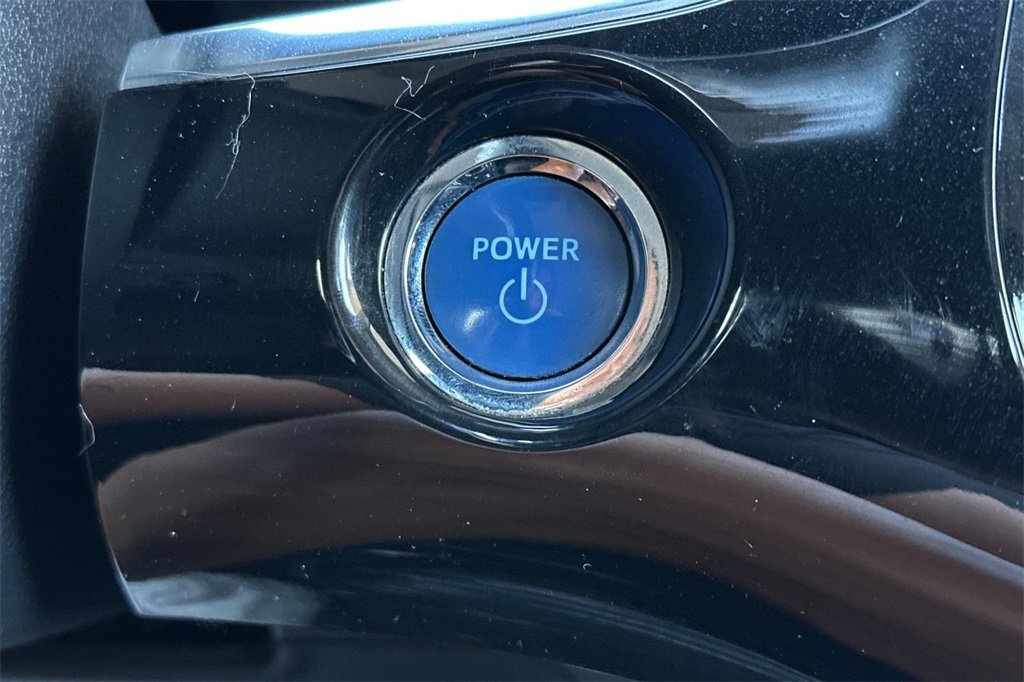 2017 Toyota Prius Prime Advanced photo 23