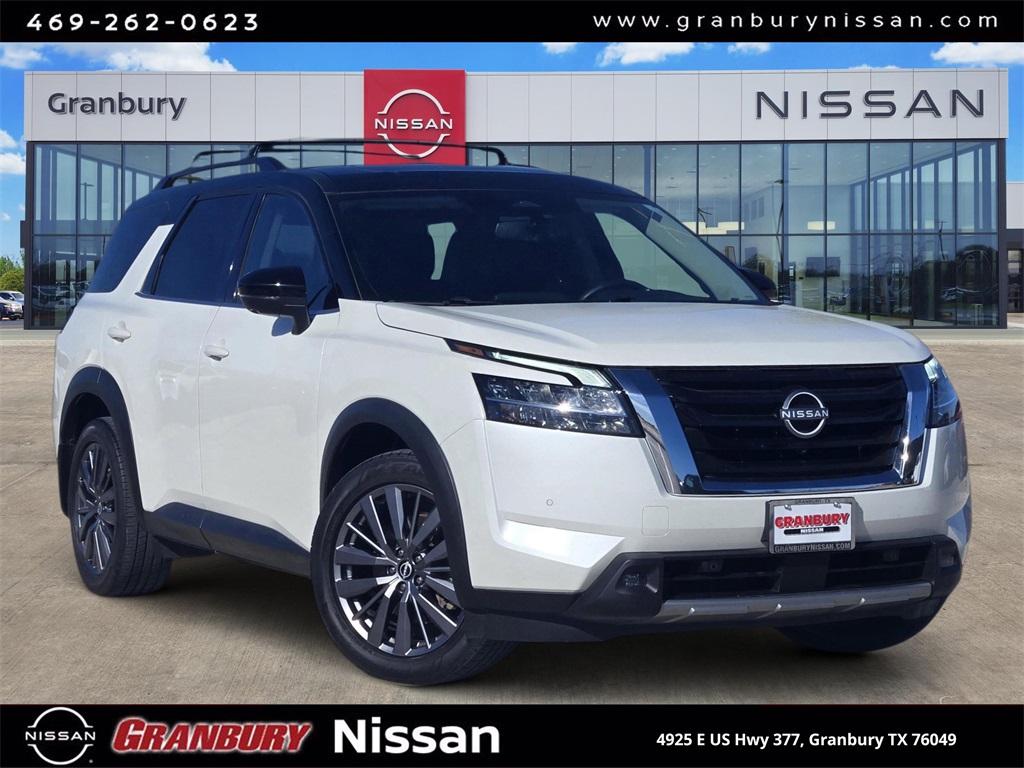 2022 Nissan Pathfinder SL's photo