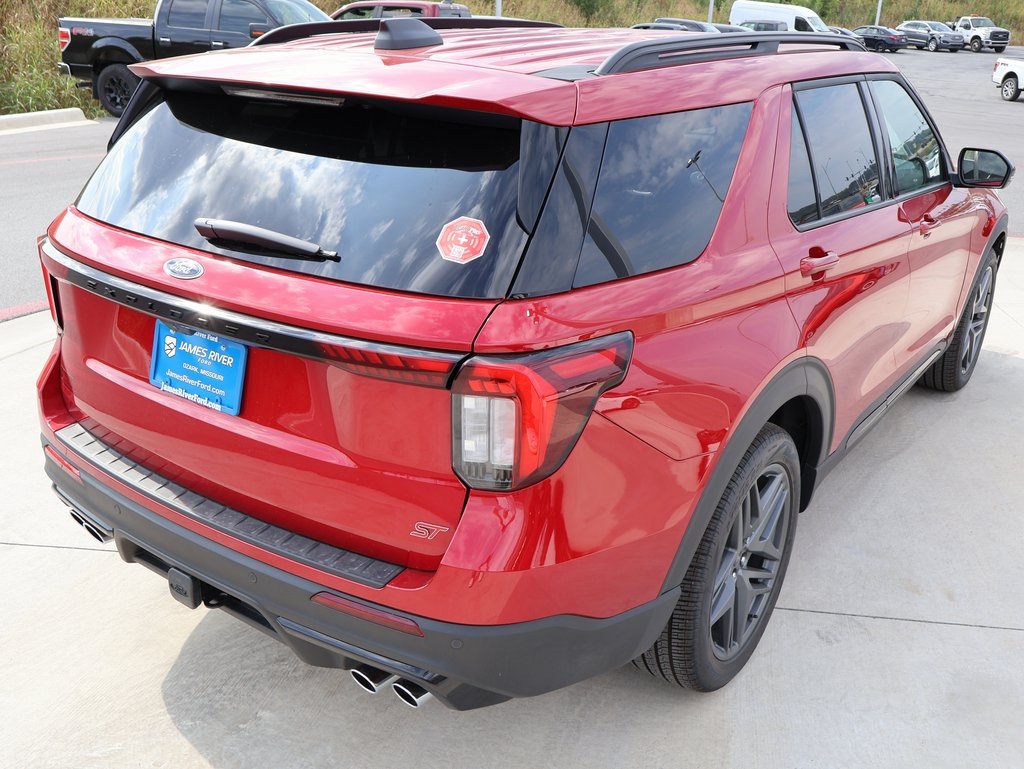2025 Ford Explorer ST photo 3