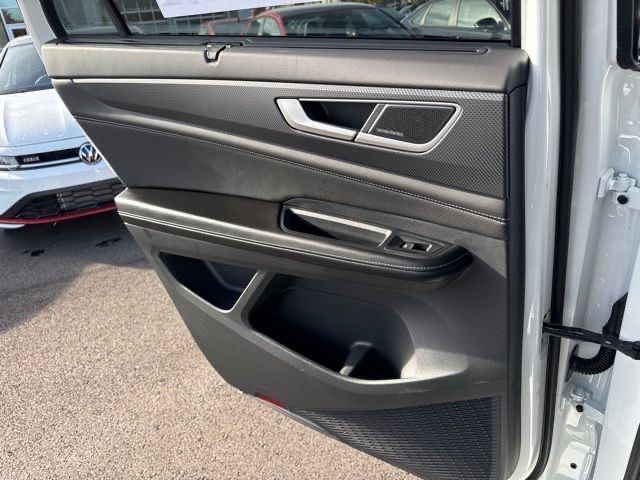 2025 Volkswagen Atlas Cross Sport SEL Premium R-Line photo 8