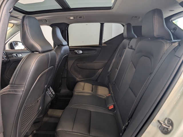 2023 Volvo XC40 Plus photo 28