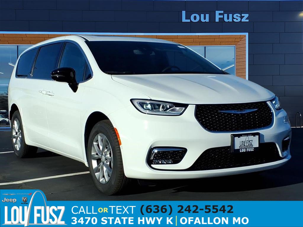 2026 Chrysler Pacifica Select's photo