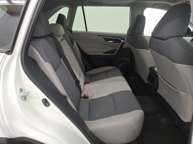 2023 Toyota RAV4 XLE photo 4