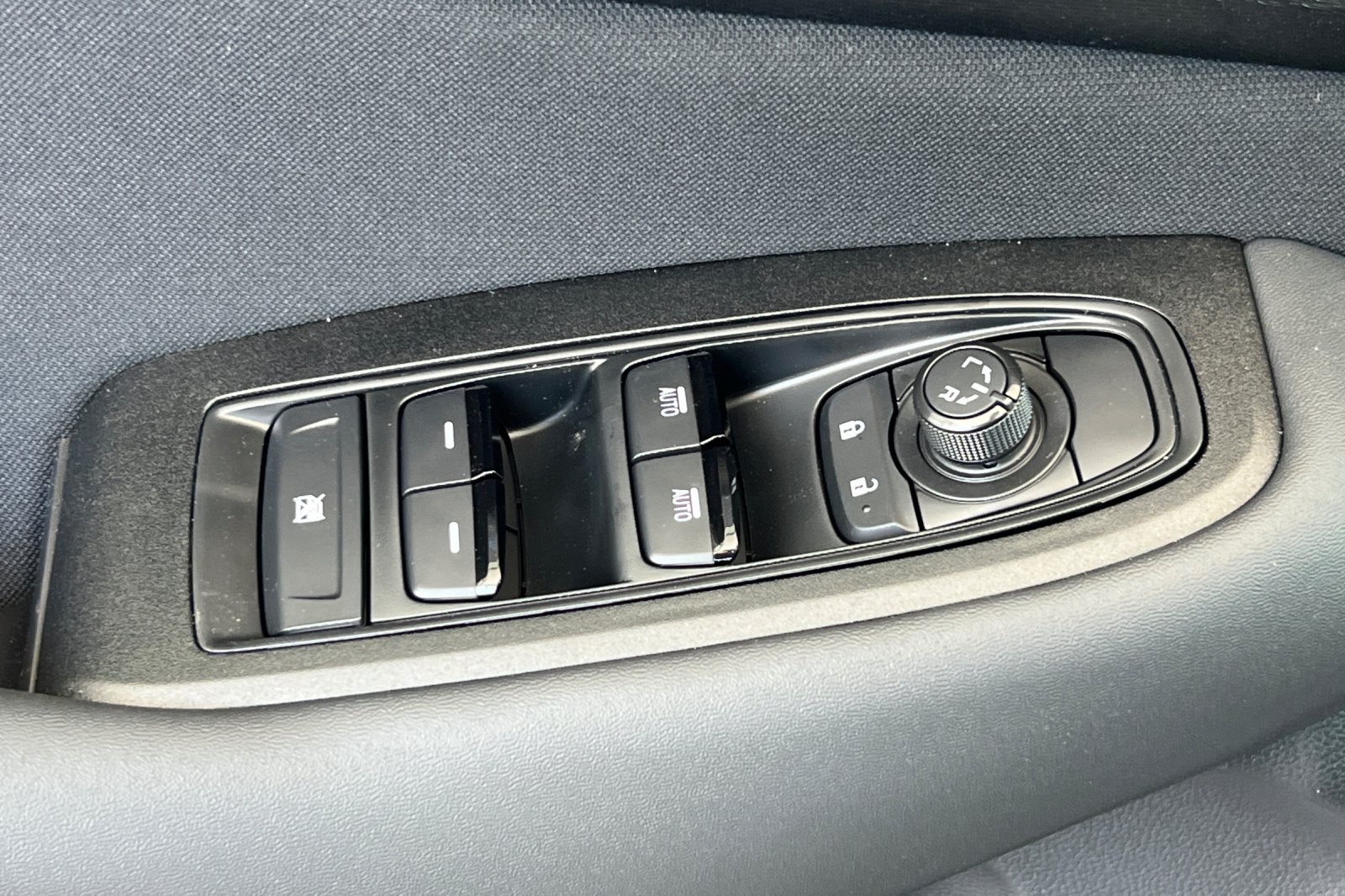2025 Subaru Outback Base photo 38