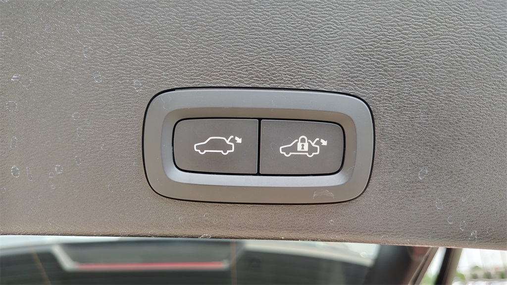 2023 Volvo XC40 Recharge Ultimate photo 33