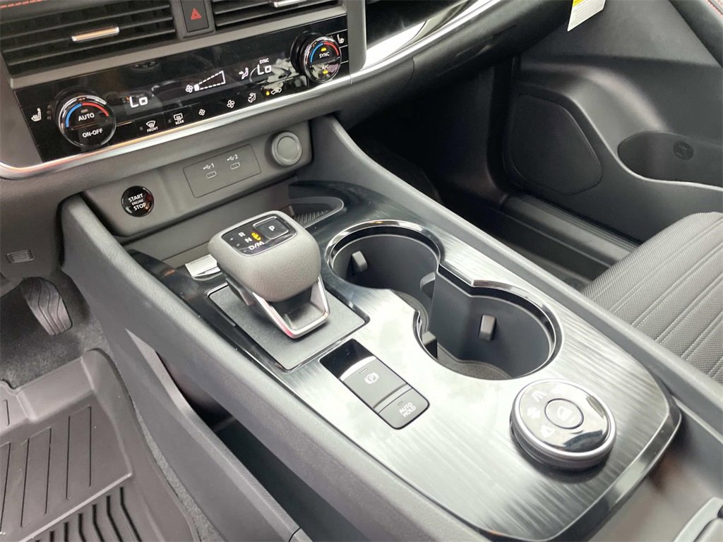 2026 Nissan Rogue AWD photo 14
