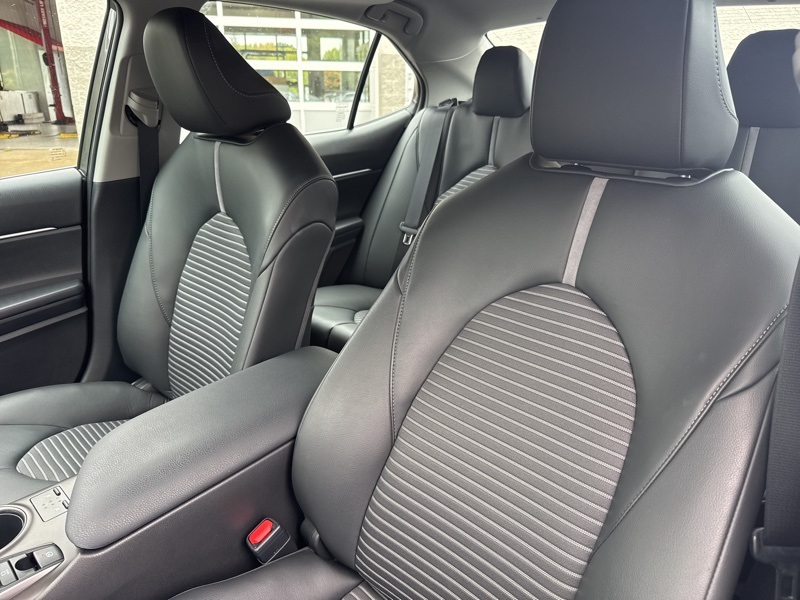 2022 Toyota Camry SE photo 18