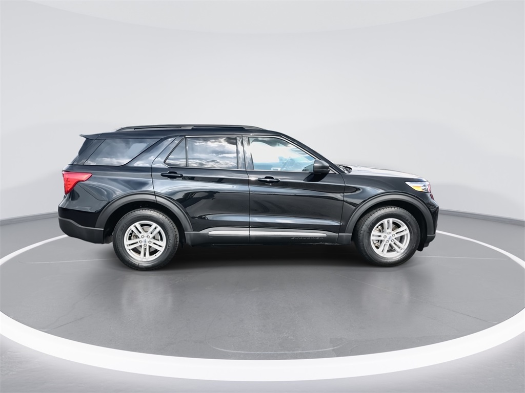 2023 Ford Explorer XLT photo 9