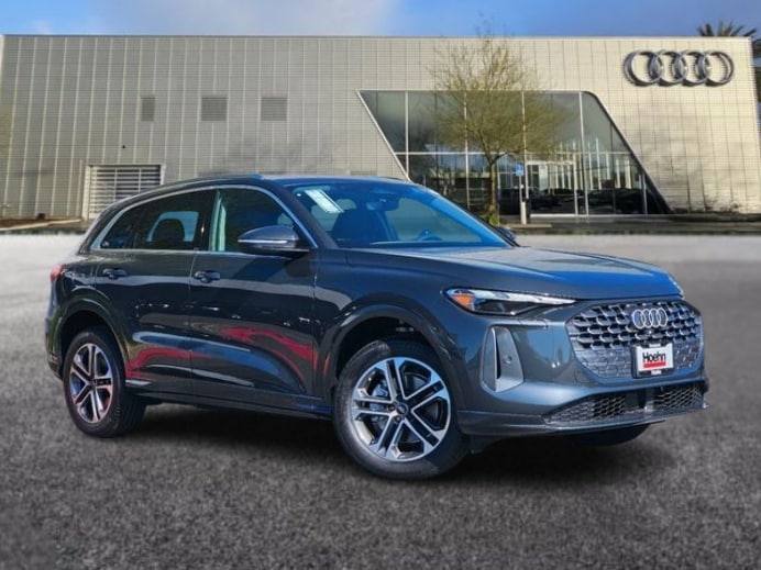 2025 Audi New Q5 Premium's photo