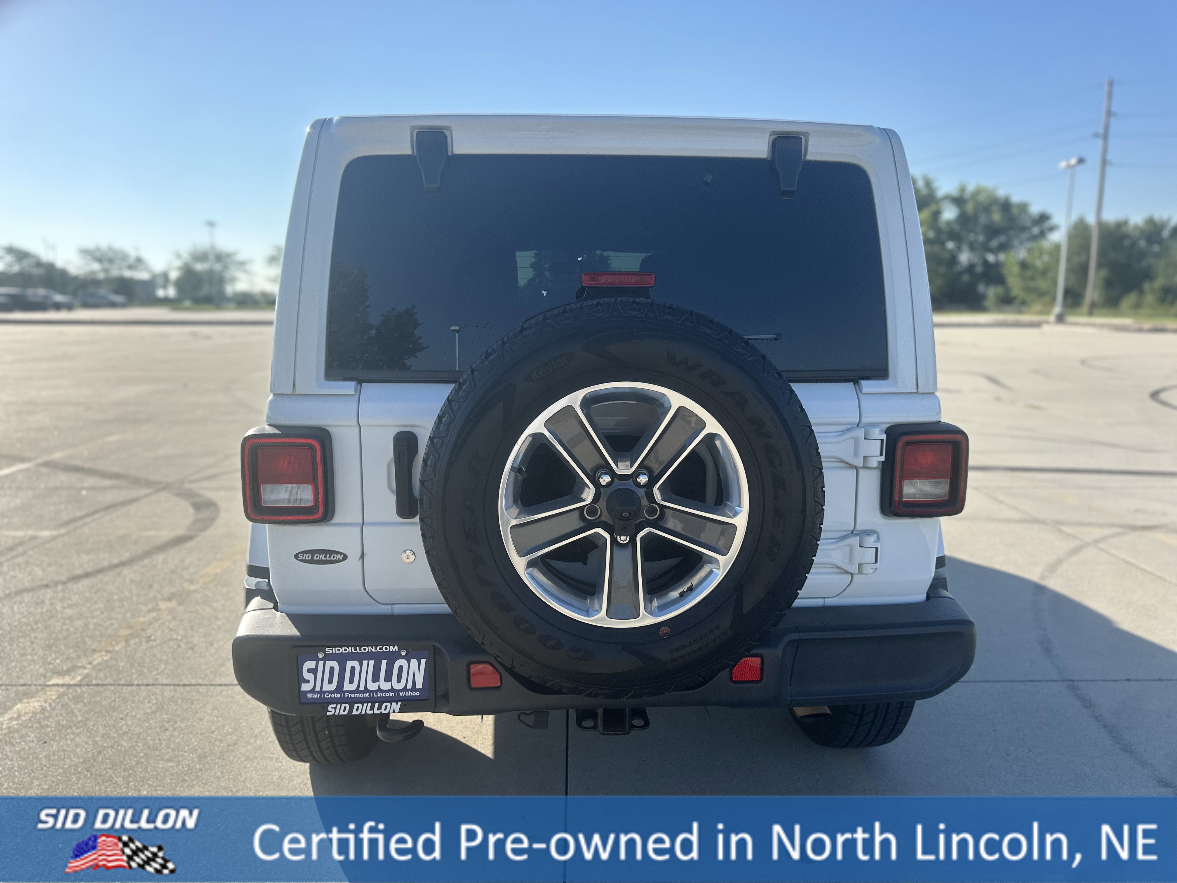 2018 Jeep Wrangler Unlimited Sahara photo 2