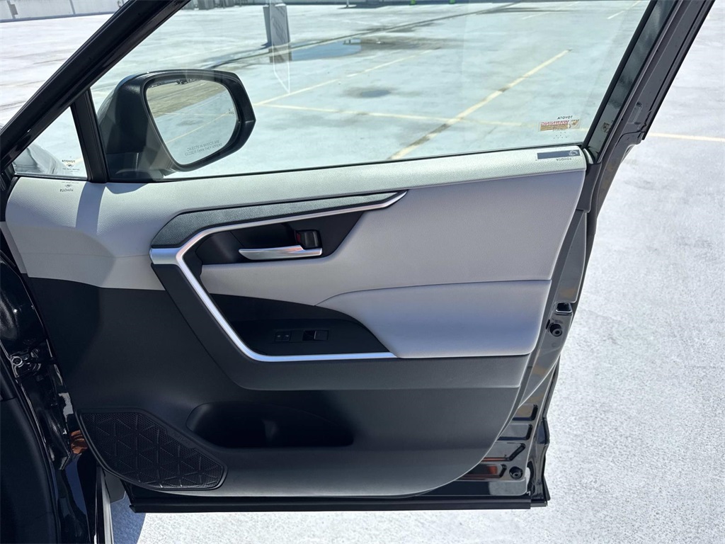 2023 Toyota RAV4 XLE Premium photo 12