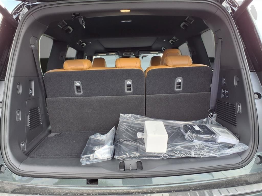 2025 Nissan Armada Platinum Reserve photo 20