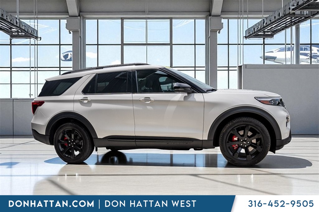 2023 Ford Explorer ST photo 31