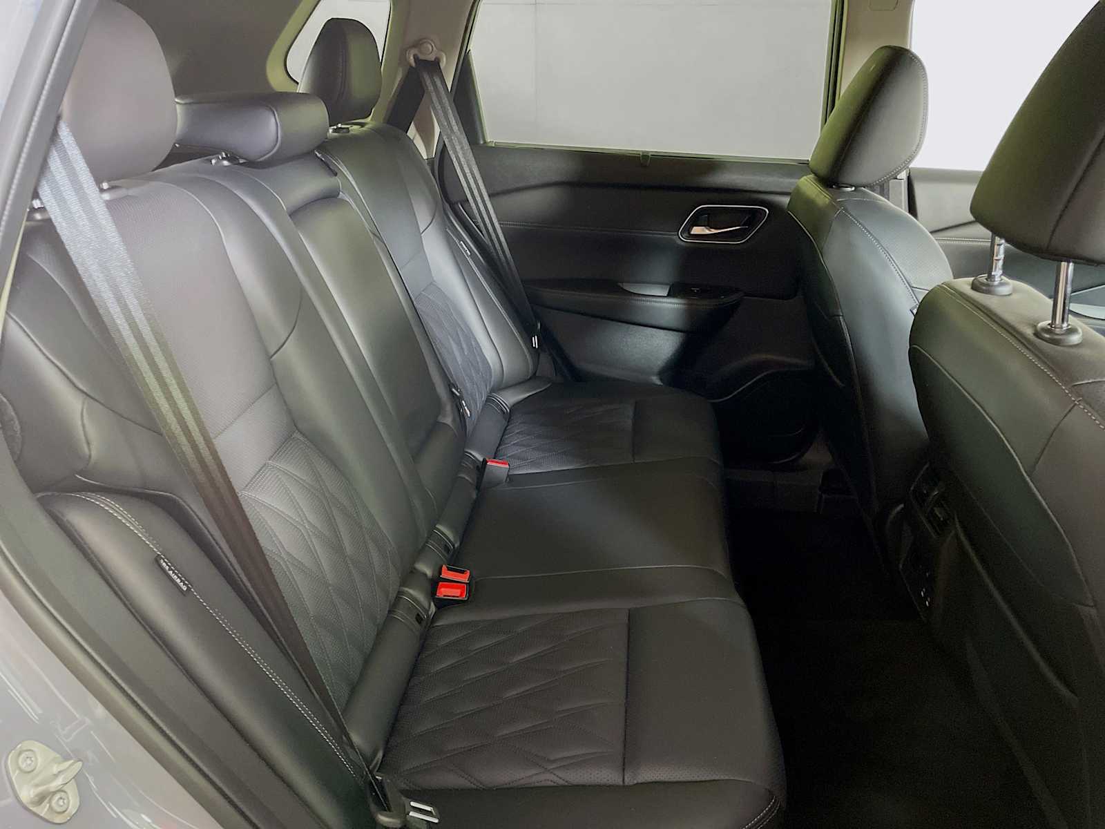 2024 Nissan Rogue Platinum photo 26