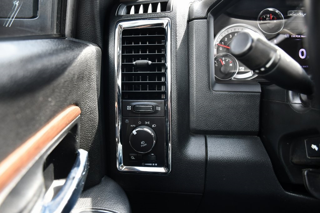 2016 Ram 1500 Laramie photo 13