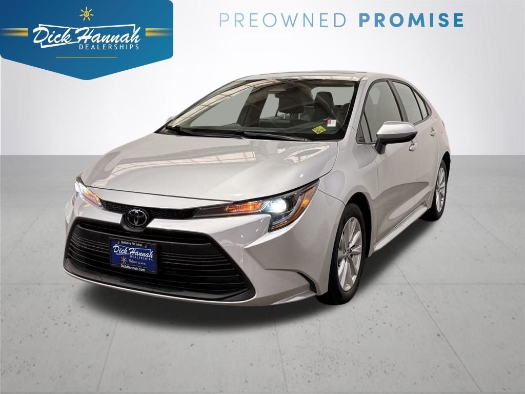 2024 Toyota Corolla LE's photo