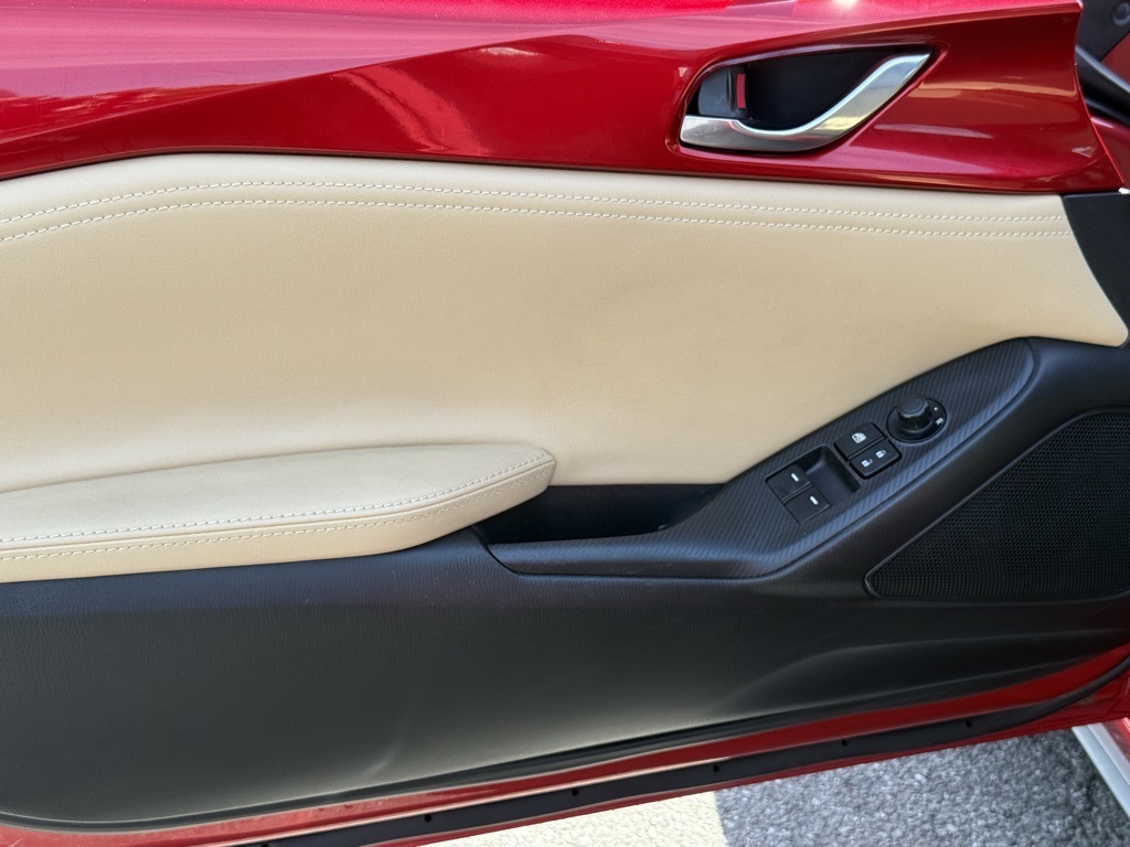 2017 Mazda MX-5 Miata RF Miata Grand Touring photo 16