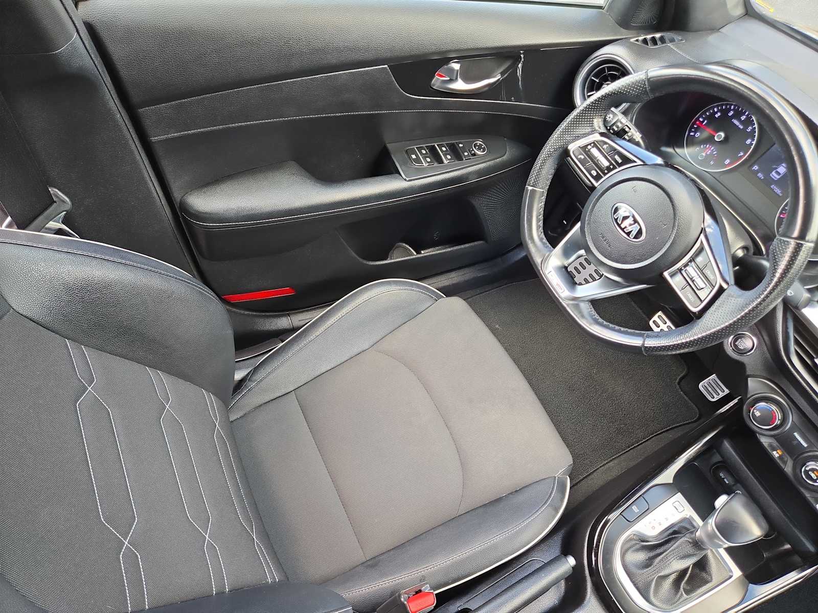 2021 Kia Forte GT-Line photo 16
